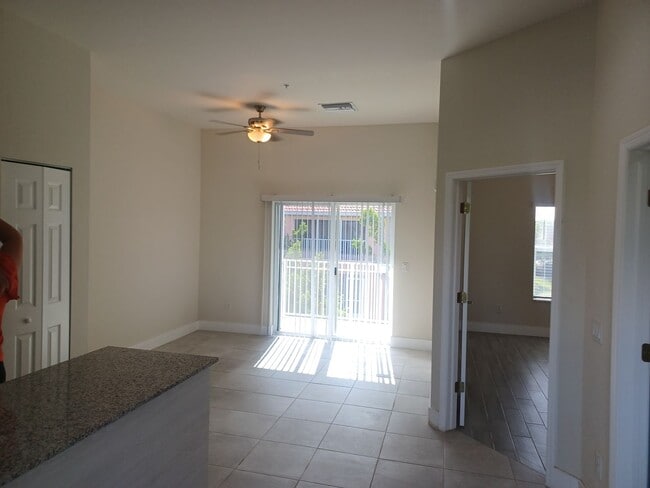 3313 SW 8th Pl, Unit 3313 SW 8th Pl - 201 in Cape Coral, FL - Building Photo - Building Photo
