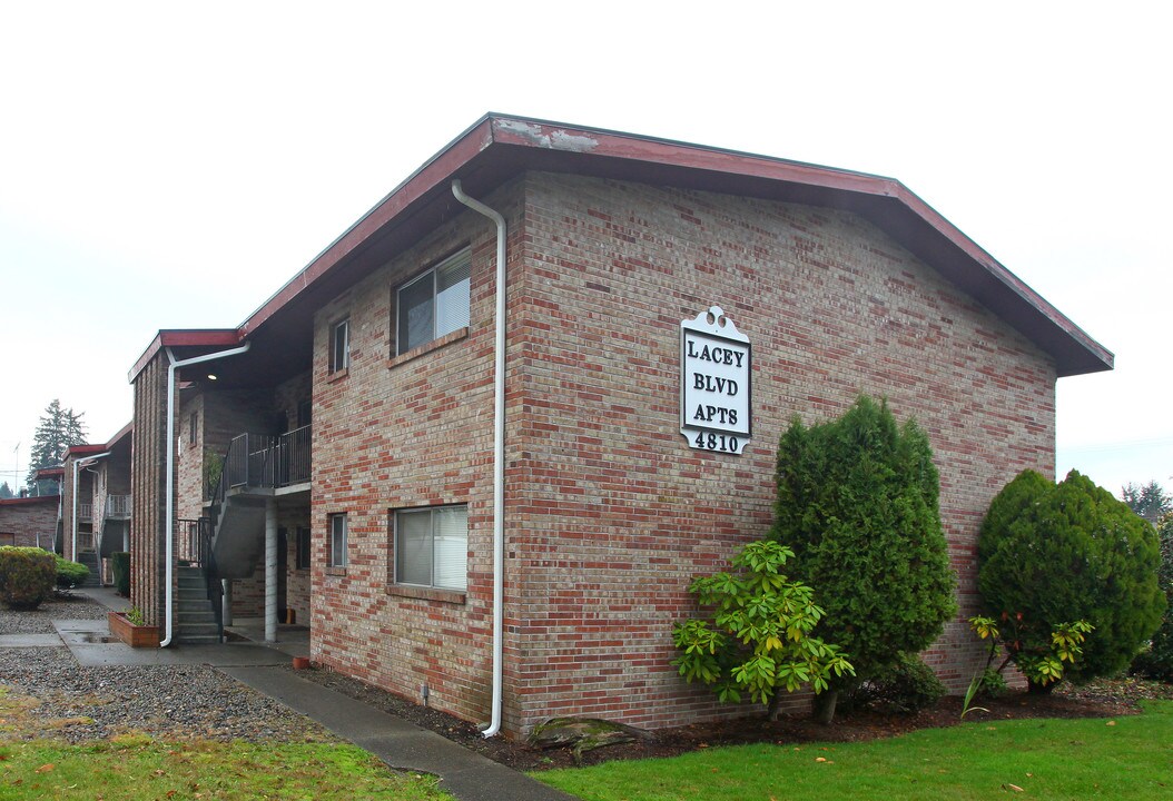 4810 Lacey Blvd SE in Lacey, WA - Foto de edificio