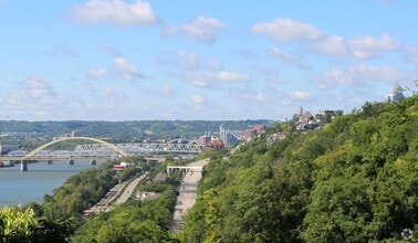 Edgecliff - Nassau Walnut Hill Apartments in Cincinnati, OH - Foto de edificio - Building Photo
