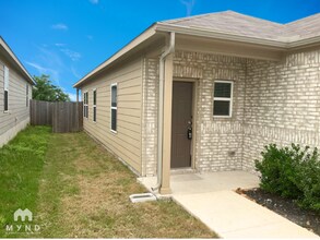 4207 Asher Alley in Saint Hedwig, TX - Building Photo - Building Photo