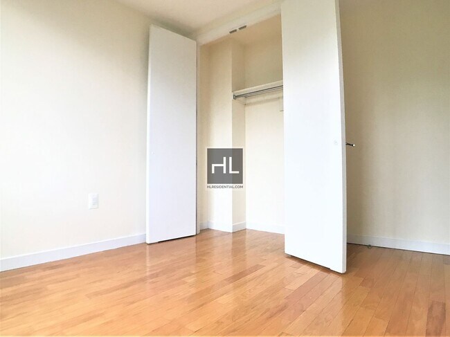 METROPOLITAN AVENUE in Brooklyn, NY - Building Photo - Building Photo