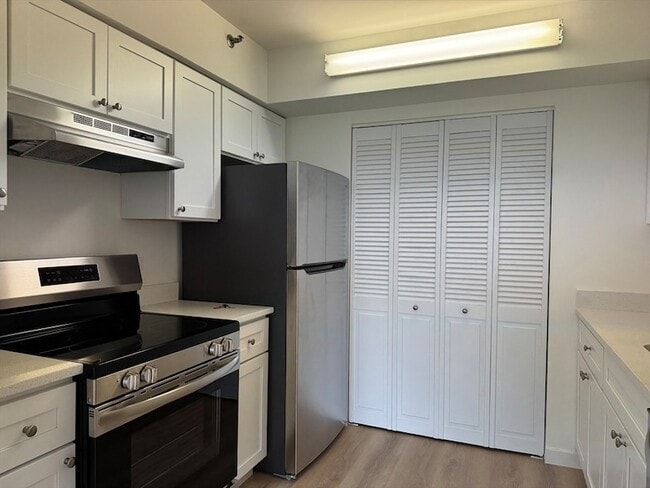 1731 Beacon St, Unit 301 in Brookline, MA - Building Photo - Building Photo