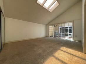 7 Cypress Tree Ln in Irvine, CA - Building Photo - Building Photo