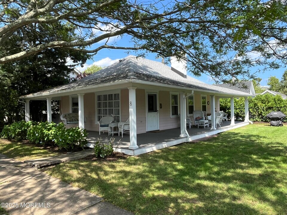 8 2nd Ave in Sea Girt, NJ - Building Photo