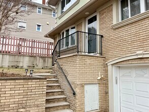 9 Chopin Dr in Hawthorne, NJ - Foto de edificio - Building Photo