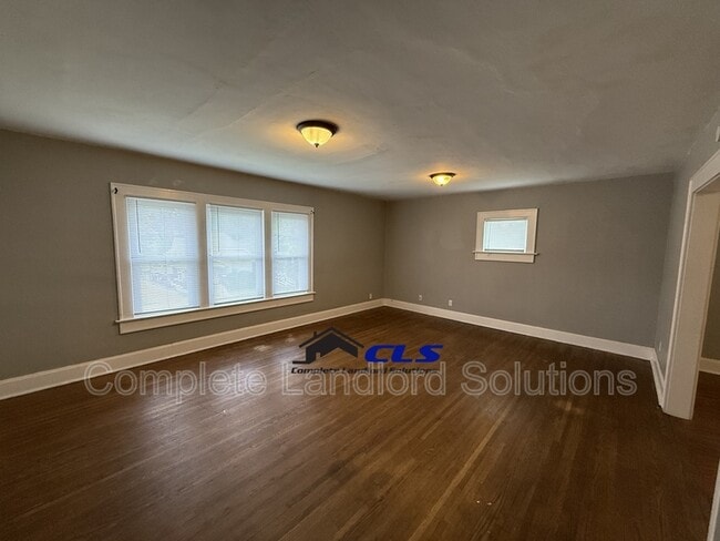 property at 832 S 17th St