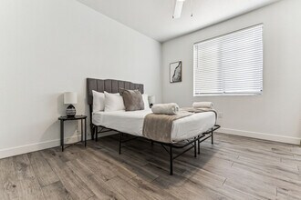 9450 W Cabela Dr in Glendale, AZ - Building Photo - Building Photo