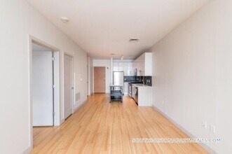 320 D St, Unit 130 in Boston, MA - Building Photo - Building Photo