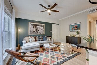 Laurel Canyon Apartments in San Antonio, TX - Building Photo - Building Photo