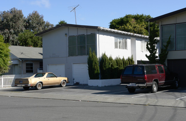 2771 Blenheim Ave in Redwood City, CA - Foto de edificio - Building Photo