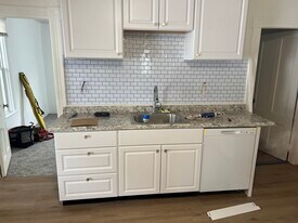 86 Cottage St, Unit 86 apt 1 in Leominster, MA - Building Photo