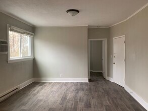 107 W Oregon St, Unit 1 in Urbana, IL - Building Photo - Building Photo