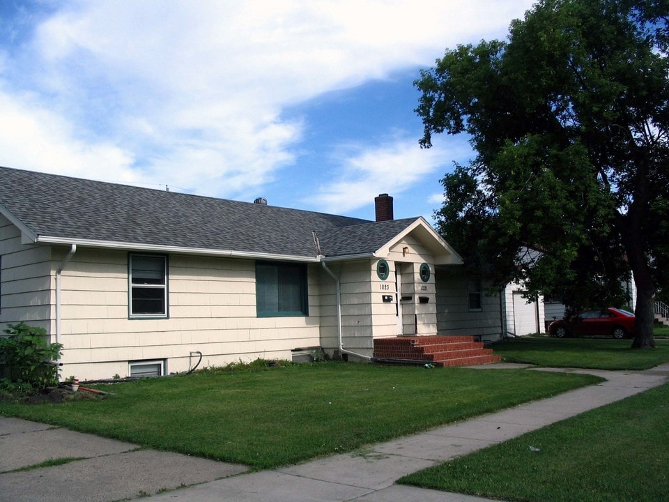 1021-1023 5th St S in Moorhead, MN - Foto de edificio