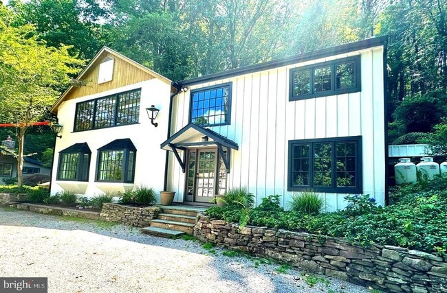 property at 3017 River Rd