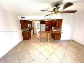 3111 Coral Springs Dr, Unit 215 in Coral Springs, FL - Building Photo - Building Photo
