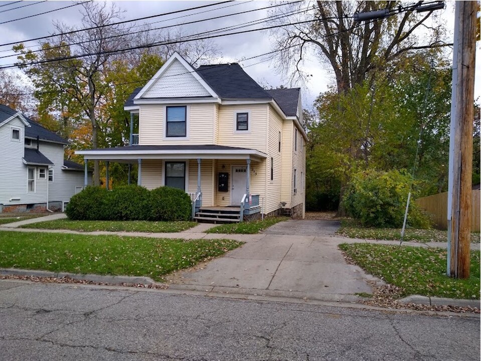 515 Cherry St in Lansing, MI - Building Photo