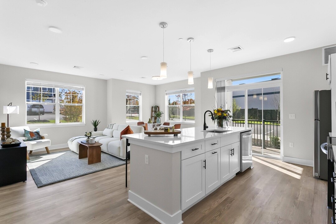 The Vale in Rocky Hill, CT - Building Photo