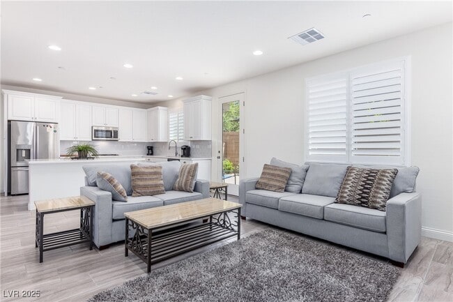 360 Espressivo St in Henderson, NV - Building Photo - Building Photo