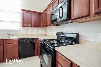 7917 Big Oak Dr in Texas City, TX - Building Photo - Building Photo