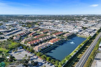 4210 Dixie Hwy in Oakland Park, FL - Building Photo - Building Photo