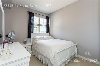 33545 Rainbow Ave in Abbotsford, BC - Building Photo - Building Photo