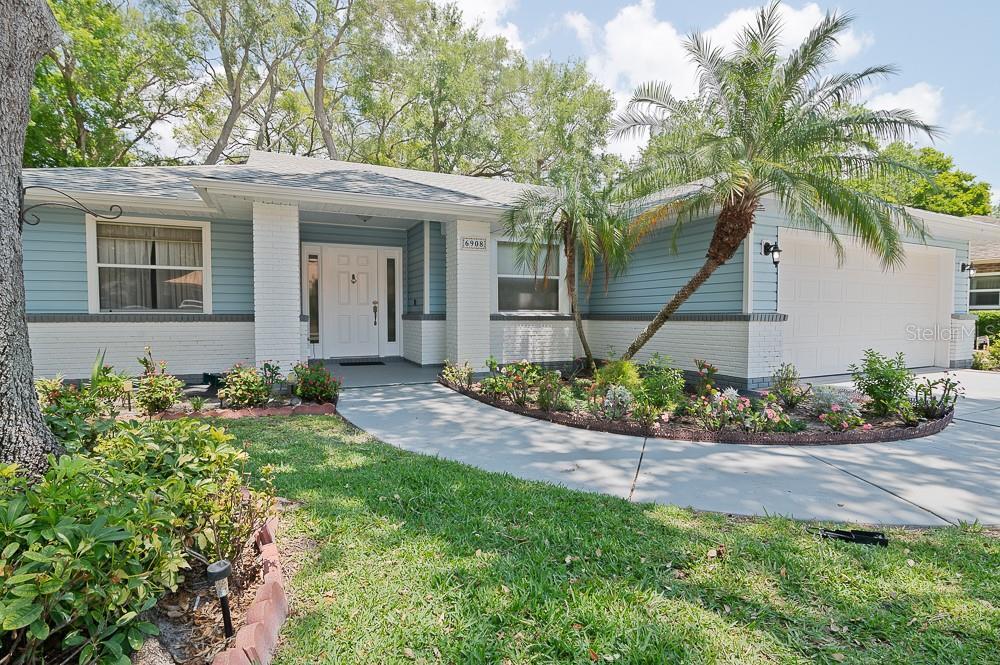 6908 Arbor Oaks Cir in Bradenton, FL - Building Photo