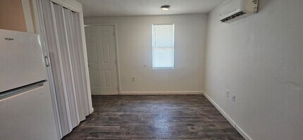17 North St in De Leon Springs, FL - Building Photo - Building Photo