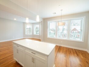 142 Coolidge St in Brookline, MA - Building Photo - Building Photo