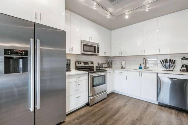 144 Elk Pl in New Orleans, LA - Building Photo - Building Photo