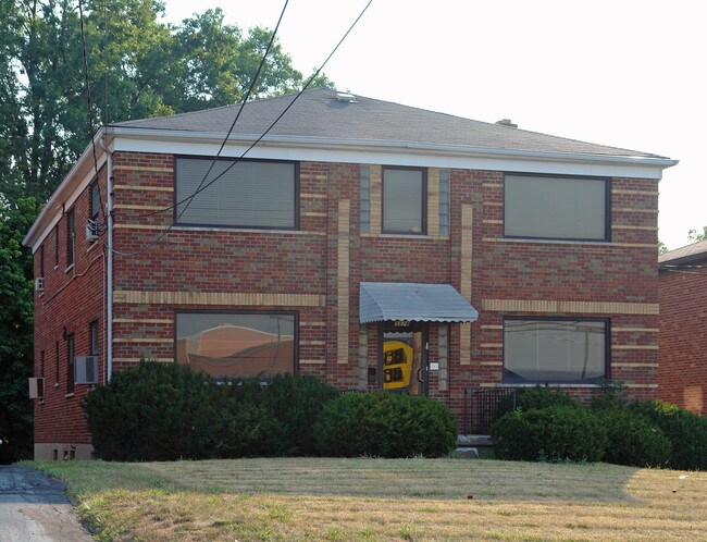 5578 Glenway Ave in Cincinnati, OH - Building Photo - Building Photo