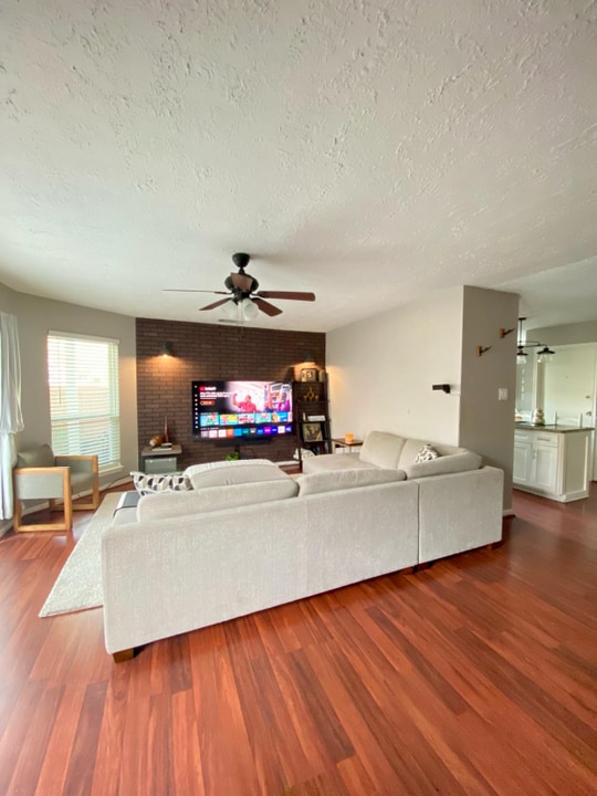 2379 Briarwest Blvd in Houston, TX - Foto de edificio