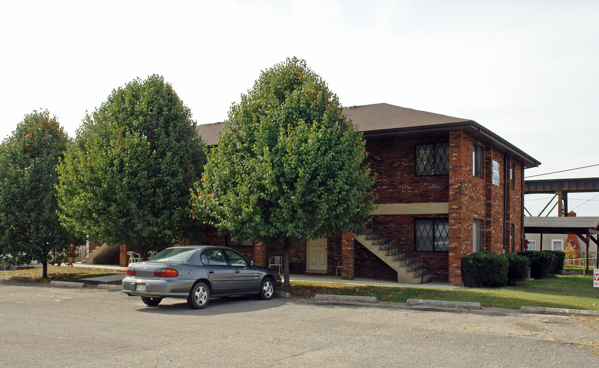 1210 Oak St in Kenova, WV - Foto de edificio