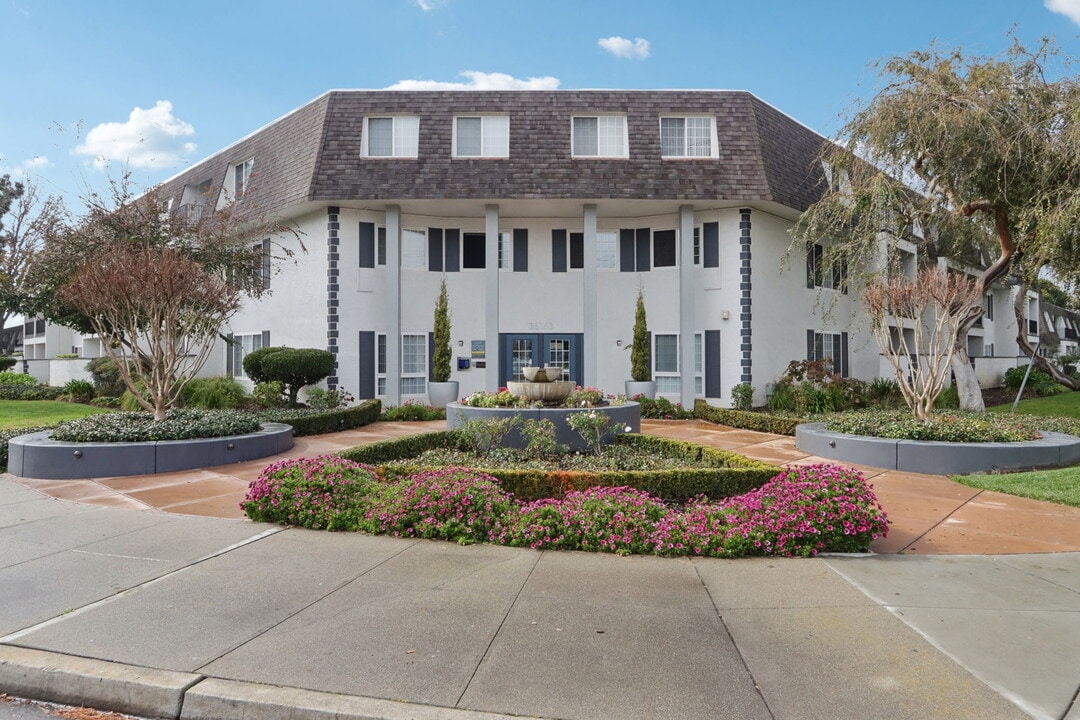 Brookvale Chateau in Fremont, CA - Foto de edificio
