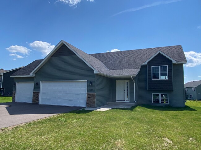 2339 8th Ln SE in Cambridge, MN - Building Photo - Building Photo