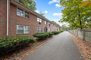 106 Central Ave in East Hartford, CT - Building Photo