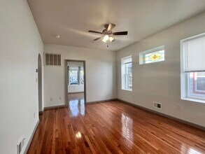 332 Virginia Ave in Jersey City, NJ - Building Photo - Building Photo