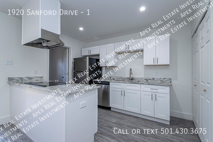 1920 Sanford Dr in Little Rock, AR - Building Photo