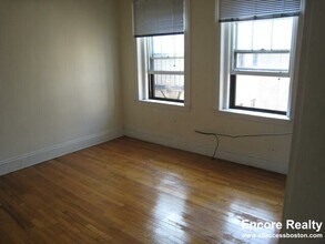 317 Allston St in Boston, MA - Foto de edificio - Building Photo
