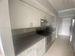 11601 SW 2nd St in Pembroke Pines, FL - Foto de edificio - Building Photo