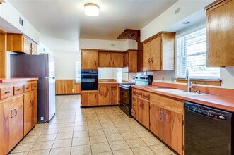 10338 Sherbrook Ln in Dallas, TX - Building Photo - Building Photo