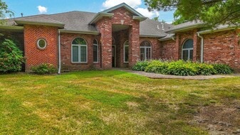 7310 State Rd HH in Columbia, MO - Building Photo