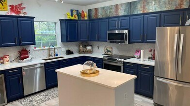 826 N Beckley Ave in Dallas, TX - Building Photo - Building Photo