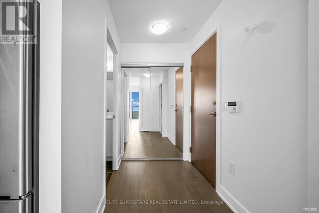 30 Shore Breeze Dr in Toronto, ON - Building Photo - Building Photo