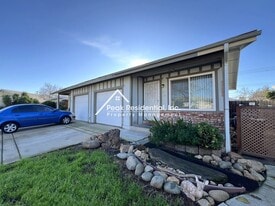 10162 De Soto Way in Sacramento, CA - Building Photo