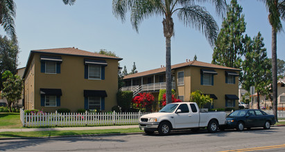 Heritage Court Apartments in Santa Ana, CA - Building Photo - Building Photo