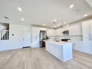 27321 Encore Wy in Valencia, CA - Building Photo - Building Photo