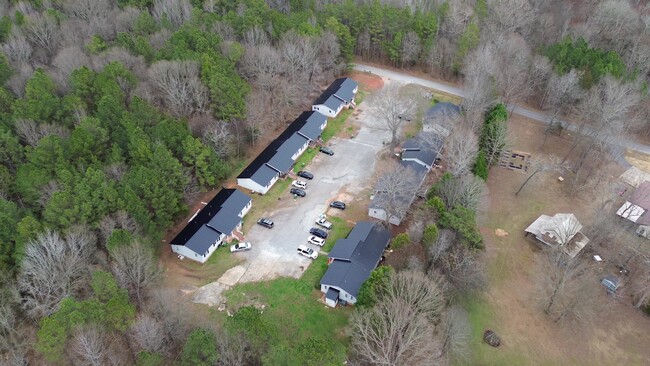 College Park Apartments in Clinton, SC - Building Photo - Building Photo