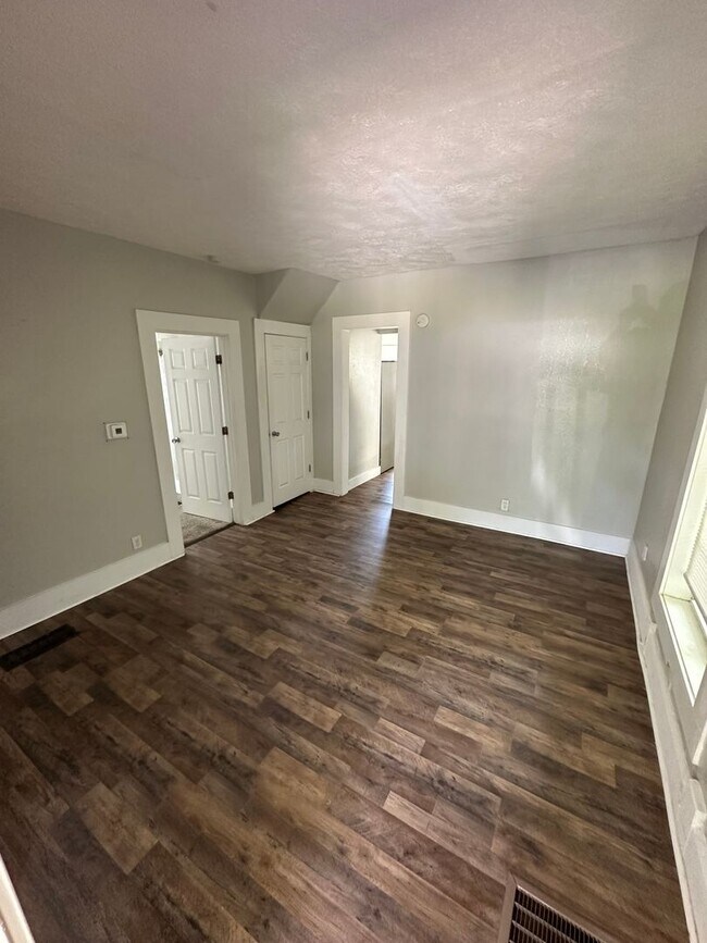 311 S Taylor St, Unit 1 in Mishawaka, IN - Building Photo - Building Photo