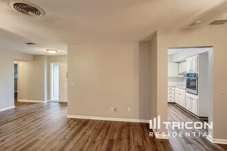 2027 Dunston Cove Rd in Clearwater, FL - Building Photo - Building Photo
