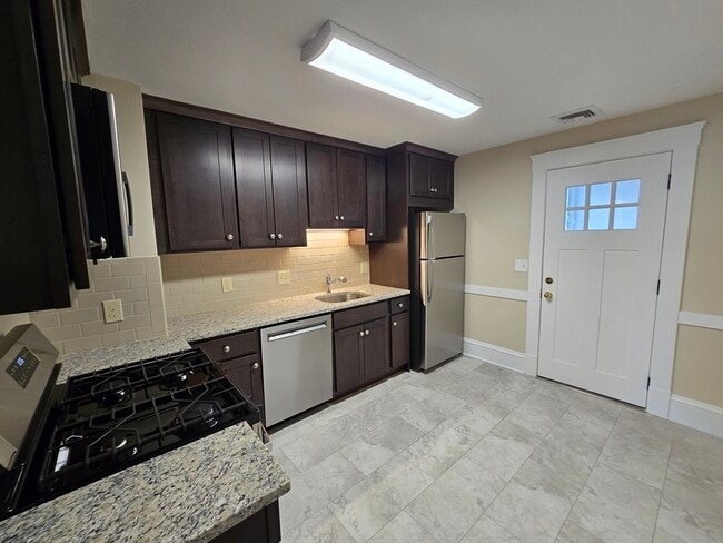 288 Pleasant St in Stoughton, MA - Building Photo - Building Photo